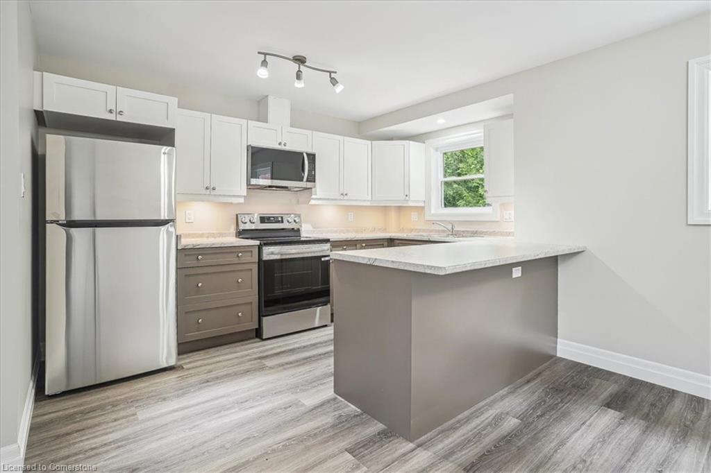 2-38 Viewpoint Avenue, Hamilton, ON - Indoor Photo Showing Kitchen With Stainless Steel Kitchen
