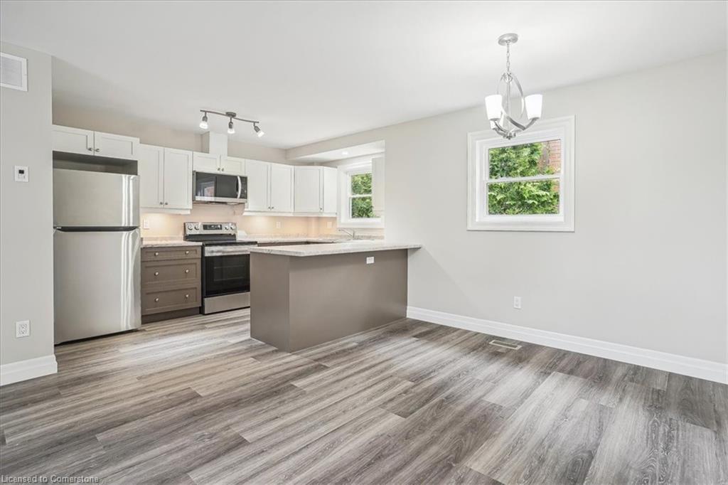 2-38 Viewpoint Avenue, Hamilton, ON - Indoor Photo Showing Kitchen With Stainless Steel Kitchen