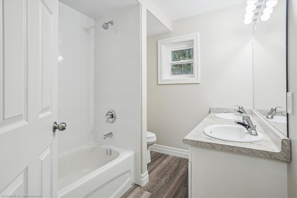 2-38 Viewpoint Avenue, Hamilton, ON - Indoor Photo Showing Bathroom