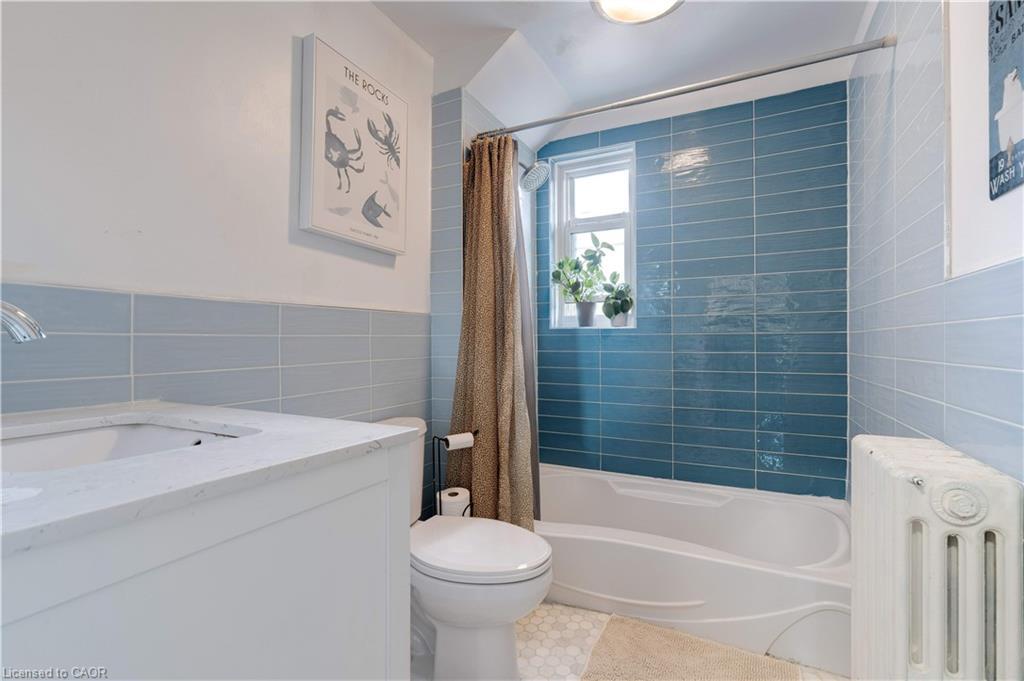 132 Ferguson Avenue N, Hamilton, ON - Indoor Photo Showing Bathroom