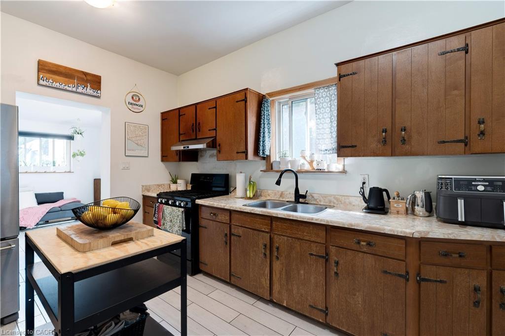 132 Ferguson Avenue N, Hamilton, ON - Indoor Photo Showing Kitchen With Double Sink