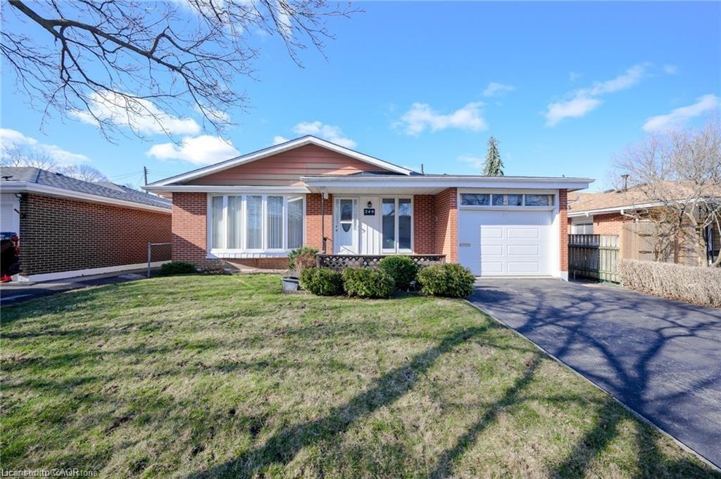 B-249 Montmorency Drive, Hamilton, ON - Outdoor