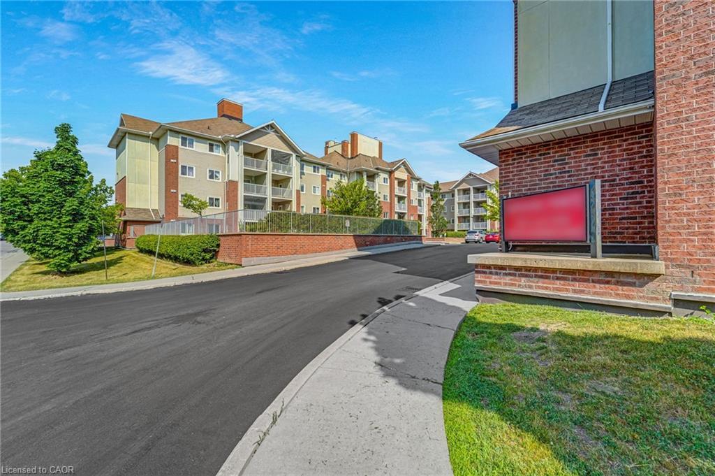 203-5225 Finch Avenue E, Toronto, ON - Outdoor