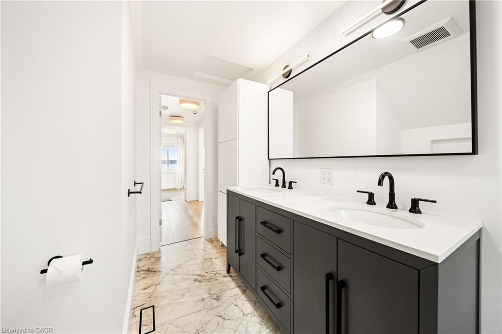 11 Fifth Street, Kawartha Lakes, ON - Indoor Photo Showing Bathroom