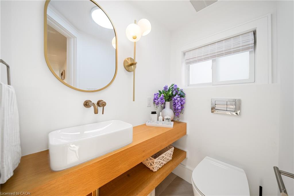 11 Fifth Street, Kawartha Lakes, ON - Indoor Photo Showing Bathroom
