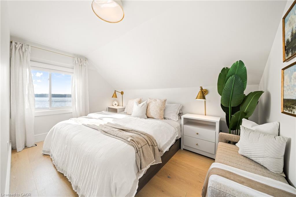 11 Fifth Street, Kawartha Lakes, ON - Indoor Photo Showing Bedroom