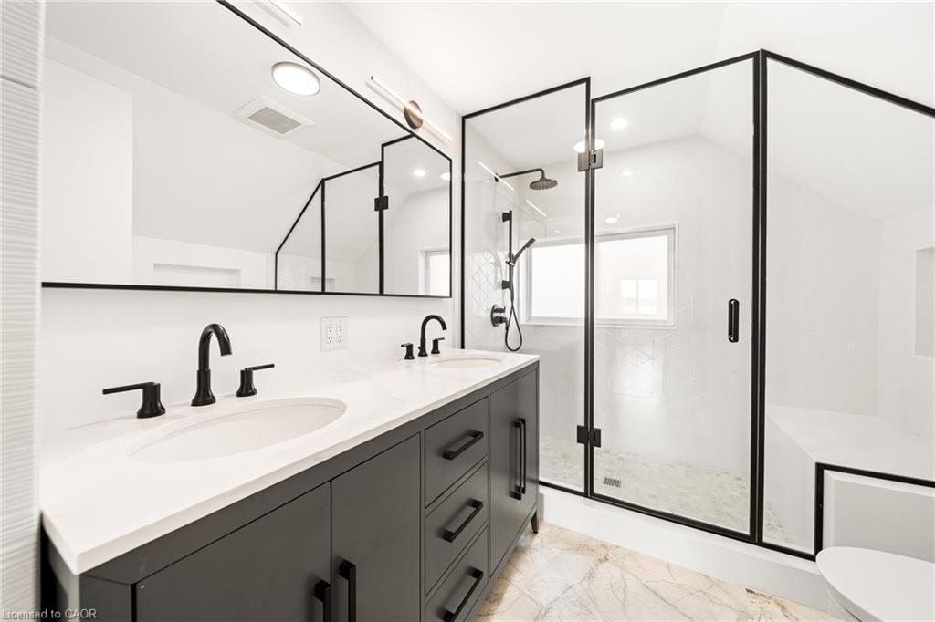 11 Fifth Street, Kawartha Lakes, ON - Indoor Photo Showing Bathroom