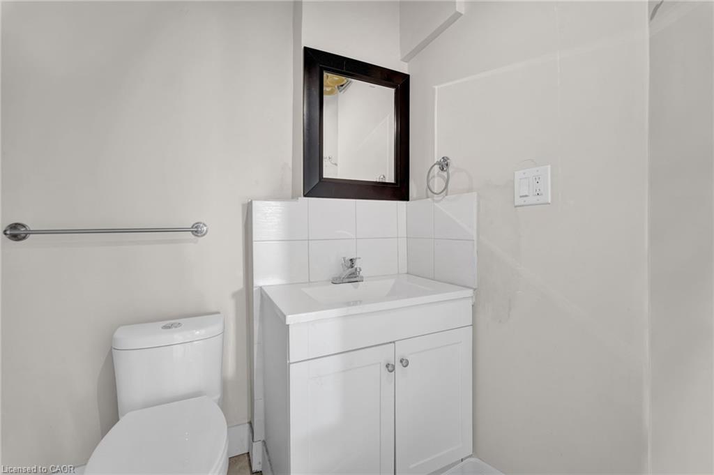 783 Highway 6 N, Hamilton, ON - Indoor Photo Showing Bathroom