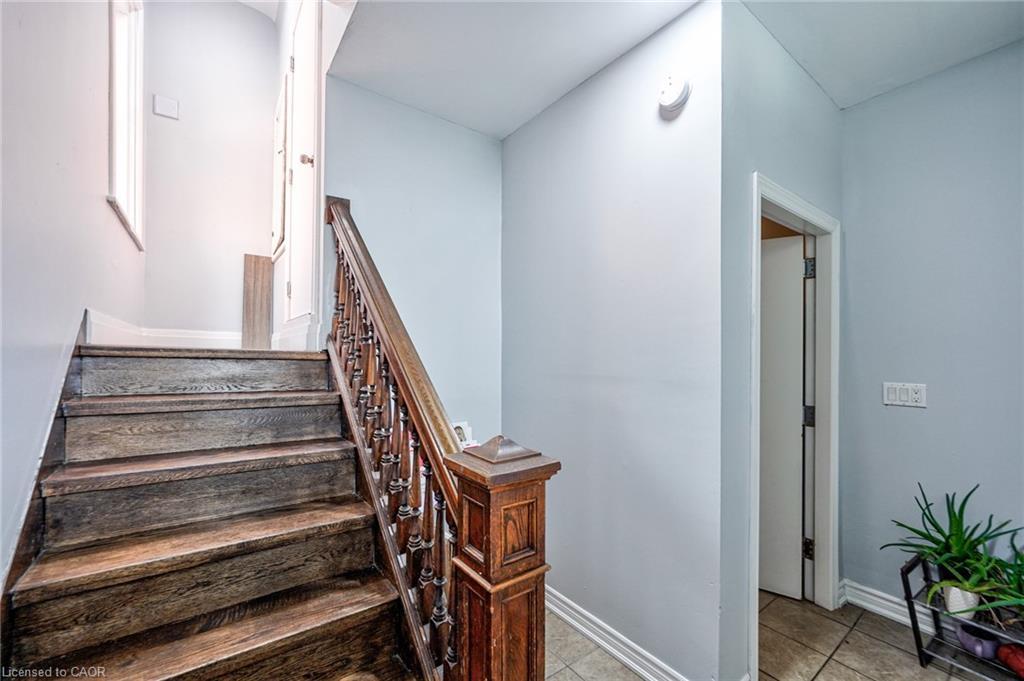 108 Victoria Avenue N, Hamilton, ON - Indoor Photo Showing Other Room