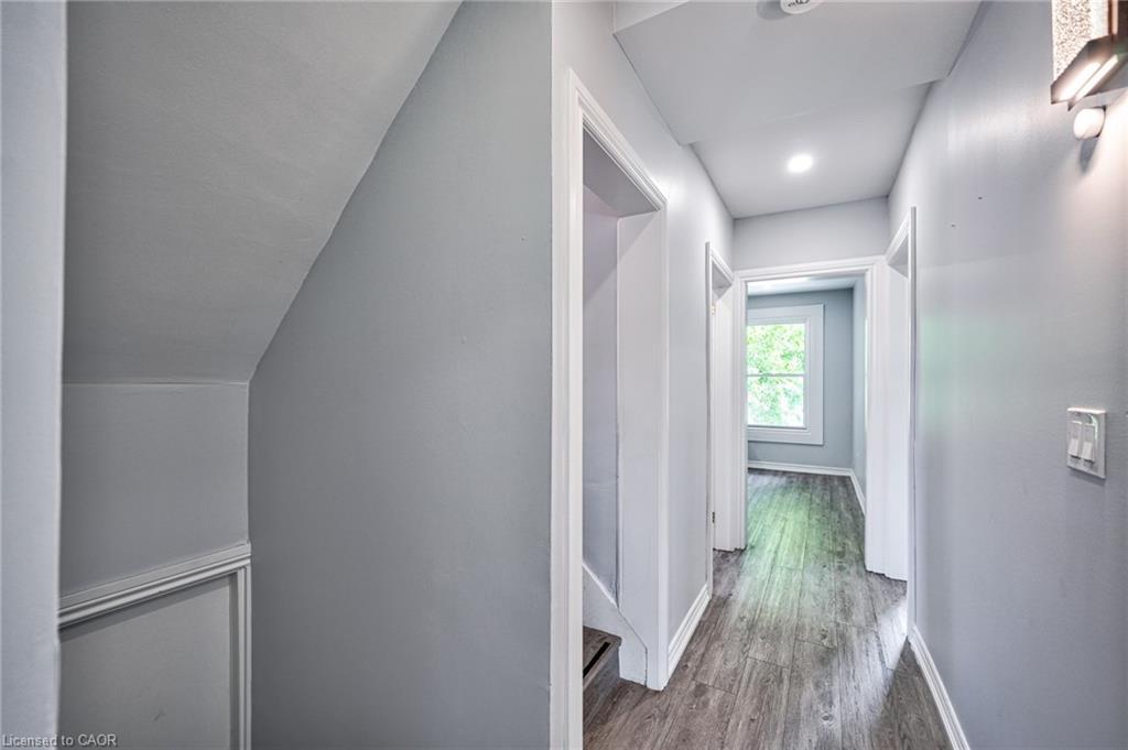108 Victoria Avenue N, Hamilton, ON - Indoor Photo Showing Other Room