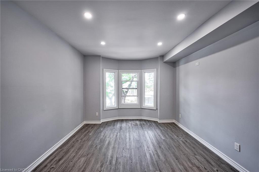 108 Victoria Avenue N, Hamilton, ON - Indoor Photo Showing Other Room
