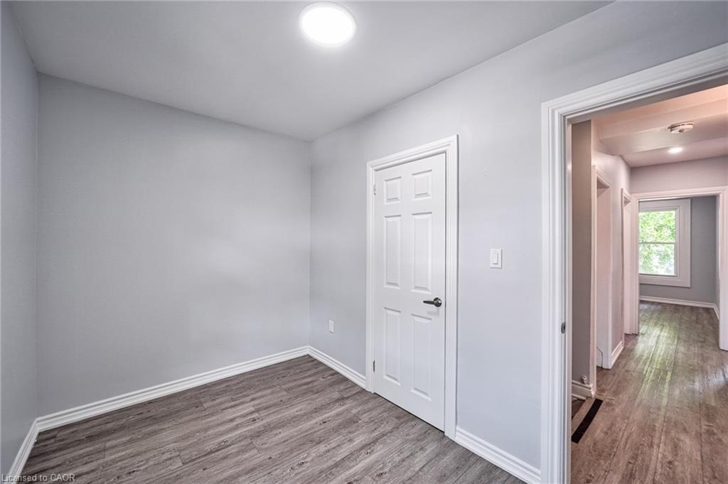 108 Victoria Avenue N, Hamilton, ON - Indoor Photo Showing Other Room