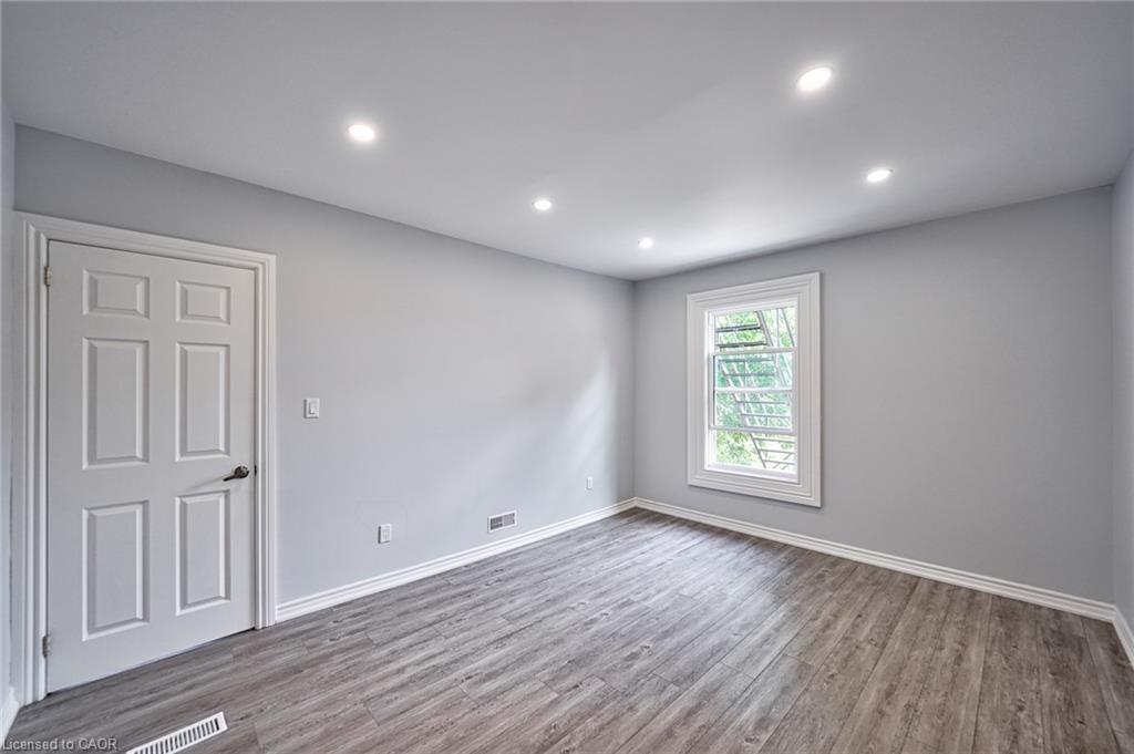 108 Victoria Avenue N, Hamilton, ON - Indoor Photo Showing Other Room