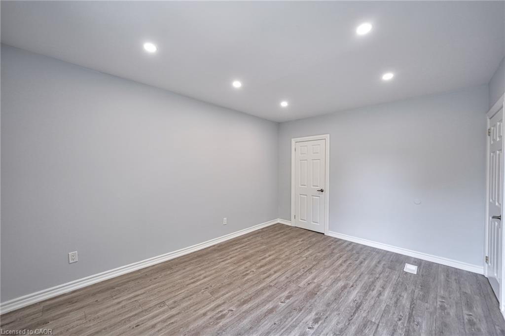 108 Victoria Avenue N, Hamilton, ON - Indoor Photo Showing Other Room