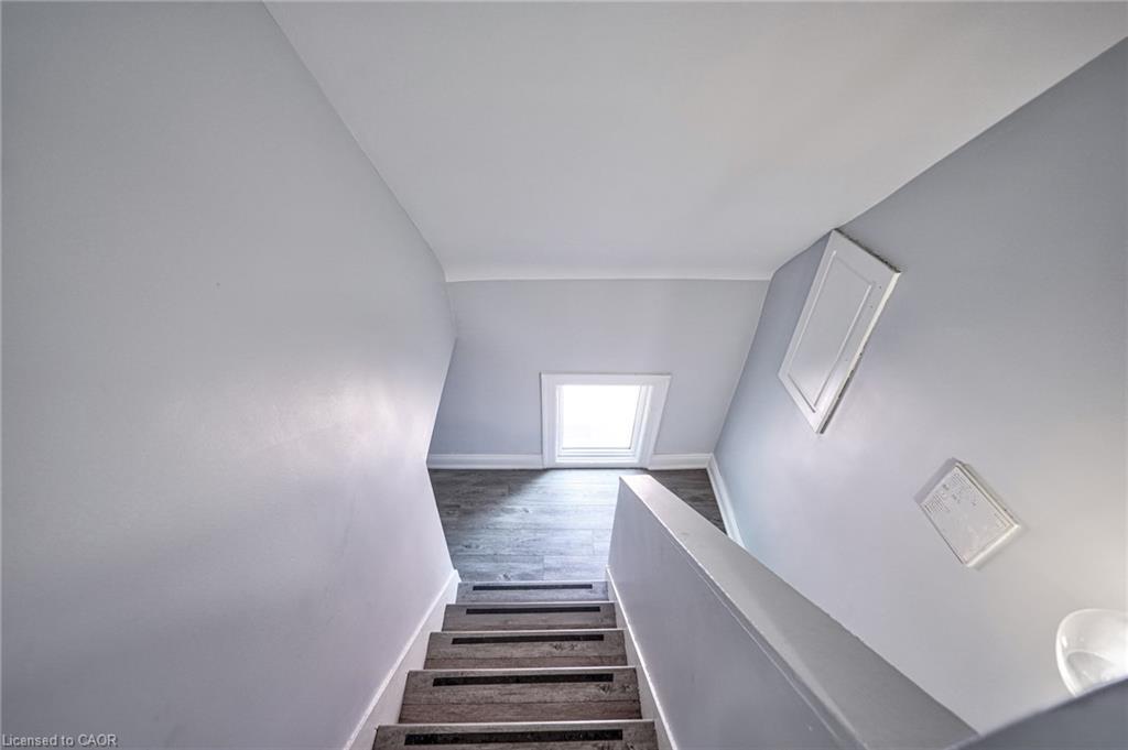 108 Victoria Avenue N, Hamilton, ON - Indoor Photo Showing Other Room