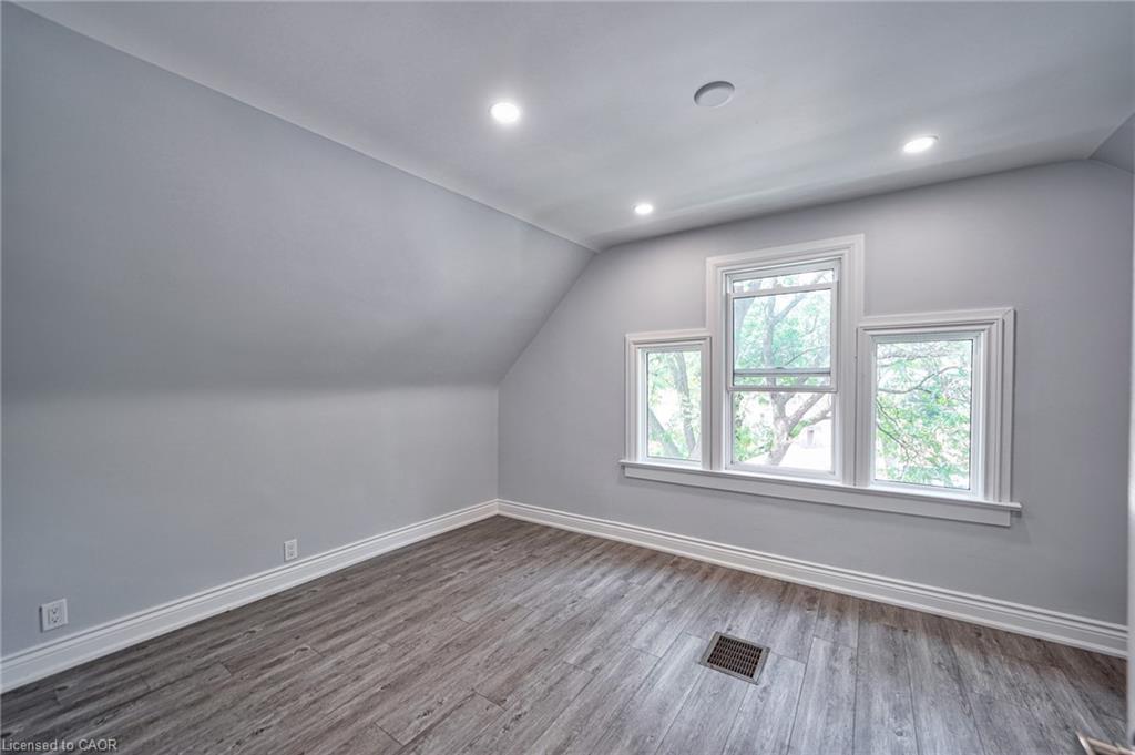 108 Victoria Avenue N, Hamilton, ON - Indoor Photo Showing Other Room