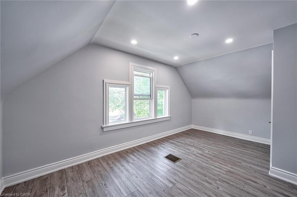108 Victoria Avenue N, Hamilton, ON - Indoor Photo Showing Other Room