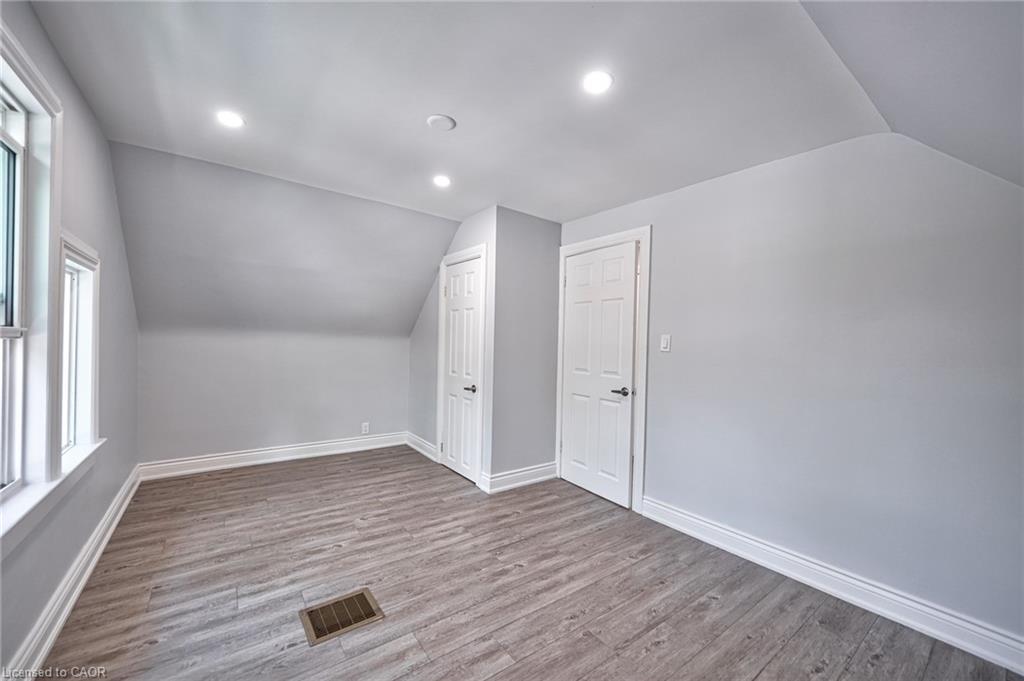 108 Victoria Avenue N, Hamilton, ON - Indoor Photo Showing Other Room