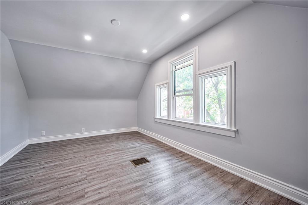 108 Victoria Avenue N, Hamilton, ON - Indoor Photo Showing Other Room
