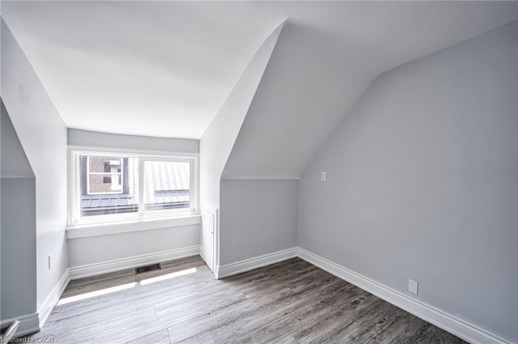 108 Victoria Avenue N, Hamilton, ON - Indoor Photo Showing Other Room