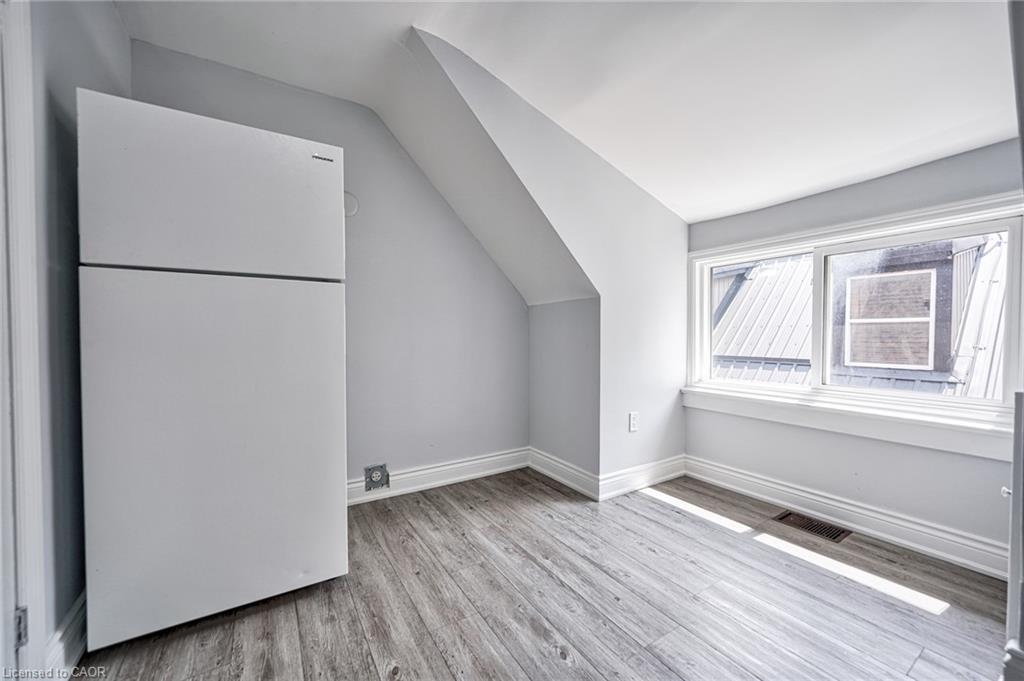 108 Victoria Avenue N, Hamilton, ON - Indoor Photo Showing Other Room