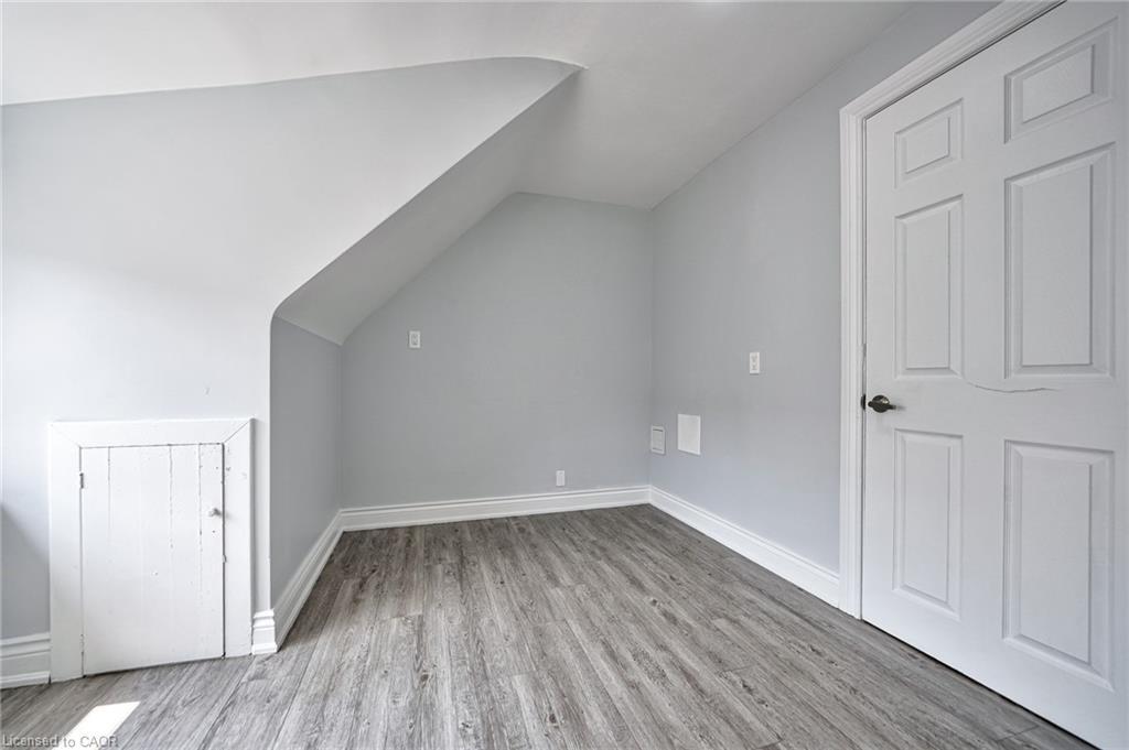 108 Victoria Avenue N, Hamilton, ON - Indoor Photo Showing Other Room