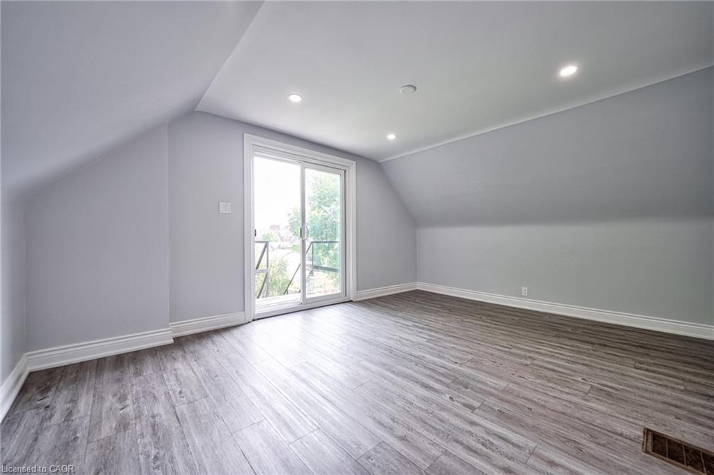 108 Victoria Avenue N, Hamilton, ON - Indoor Photo Showing Other Room