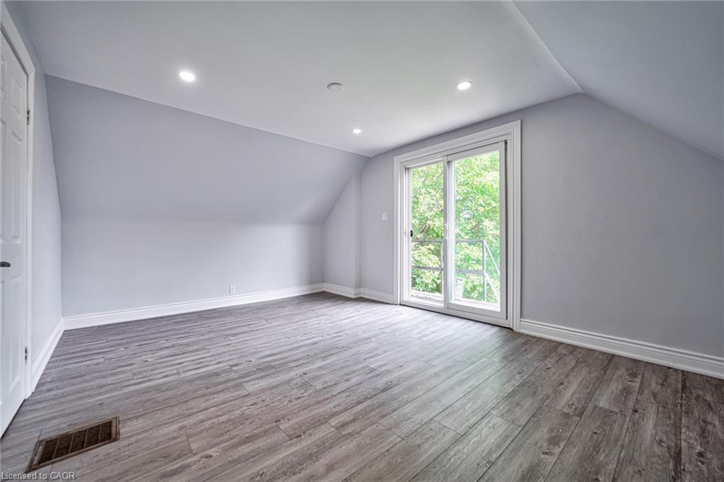 108 Victoria Avenue N, Hamilton, ON - Indoor Photo Showing Other Room