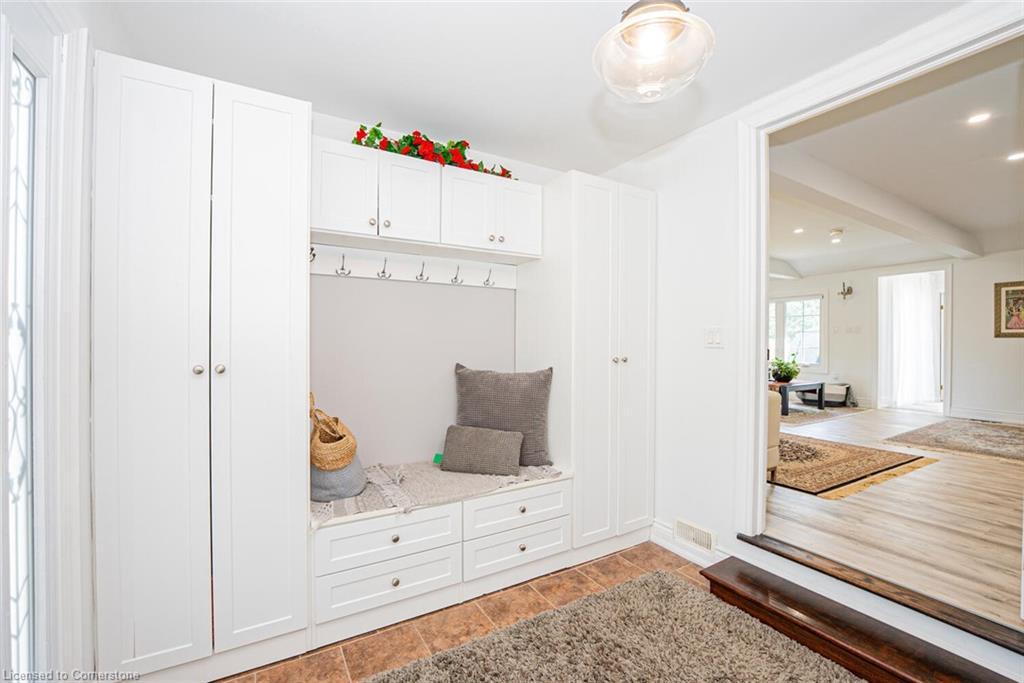 1127 Shore Acres Drive, Innisfil, ON - Indoor Photo Showing Other Room