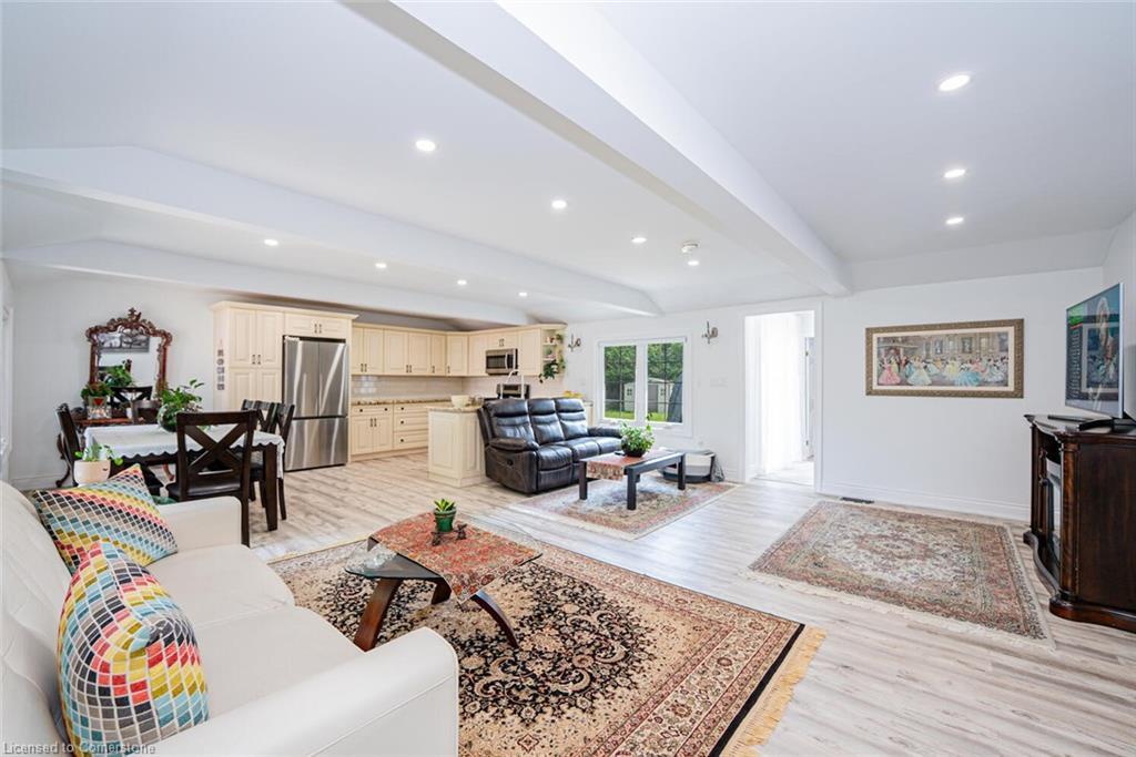 1127 Shore Acres Drive, Innisfil, ON - Indoor Photo Showing Living Room