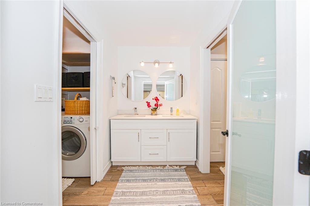 1127 Shore Acres Drive, Innisfil, ON - Indoor Photo Showing Laundry Room