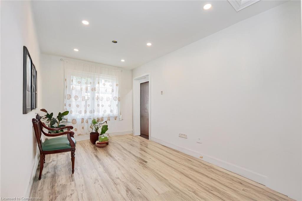 1127 Shore Acres Drive, Innisfil, ON - Indoor Photo Showing Other Room