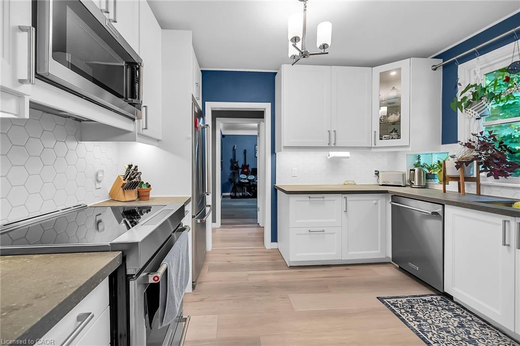 304 Glenholme Avenue, Hamilton, ON - Indoor Photo Showing Kitchen With Upgraded Kitchen
