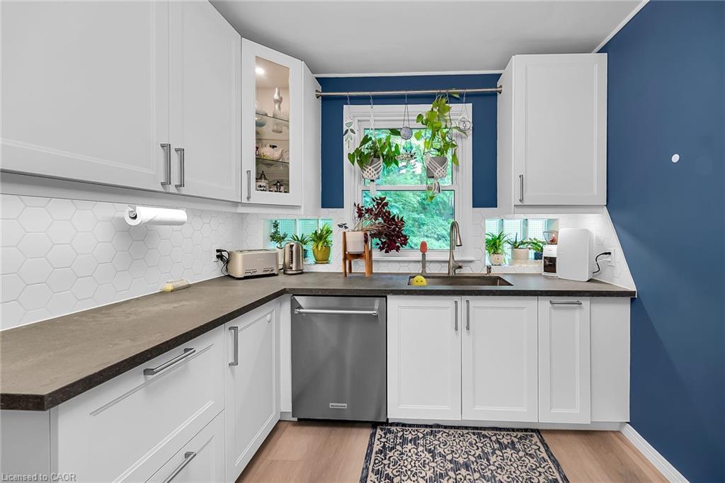 304 Glenholme Avenue, Hamilton, ON - Indoor Photo Showing Kitchen