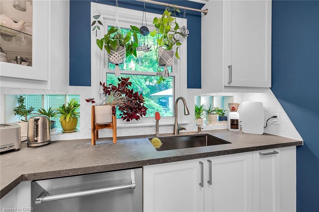 304 Glenholme Avenue, Hamilton, ON - Indoor Photo Showing Kitchen