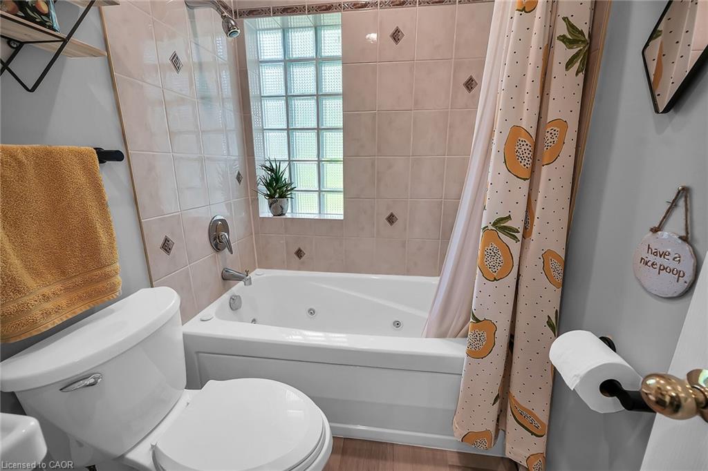304 Glenholme Avenue, Hamilton, ON - Indoor Photo Showing Bathroom
