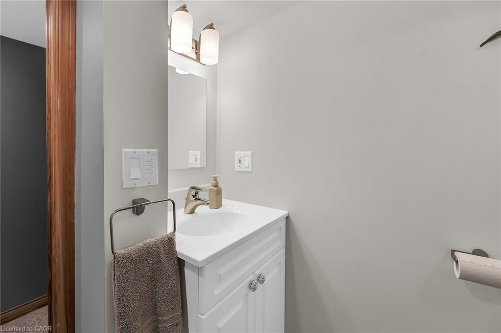 304 Glenholme Avenue, Hamilton, ON - Indoor Photo Showing Bathroom