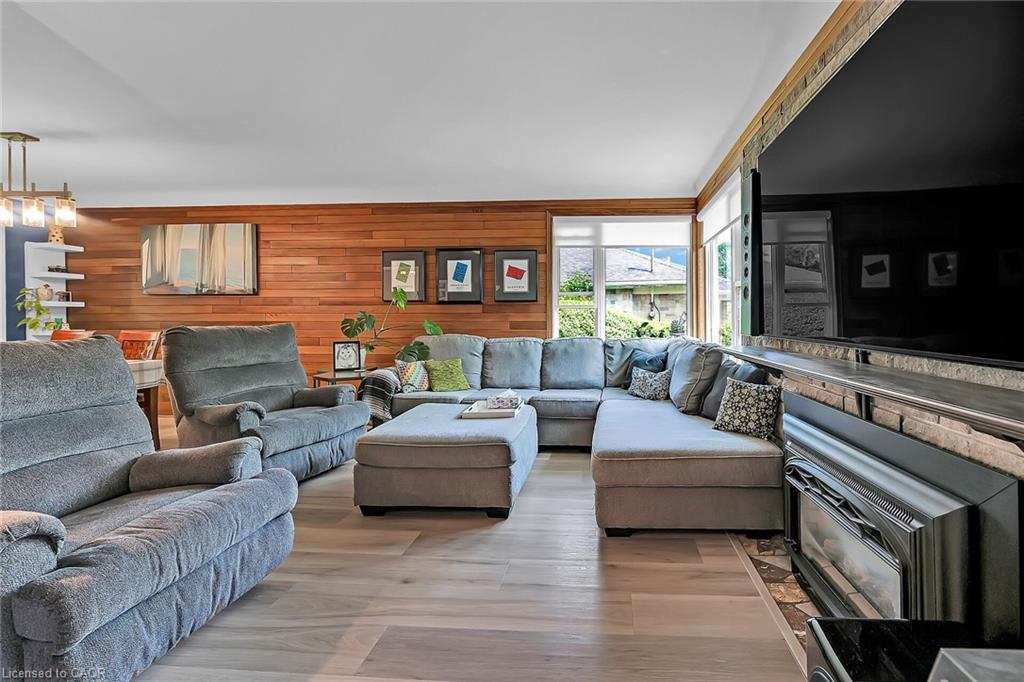 304 Glenholme Avenue, Hamilton, ON - Indoor Photo Showing Living Room