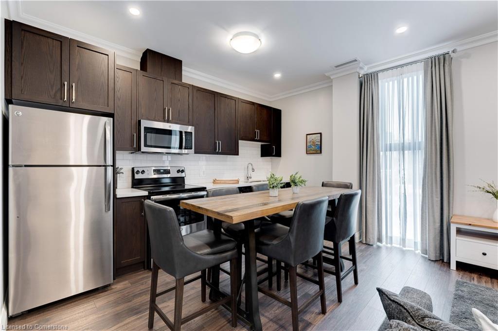 307-118 King Street E, Hamilton, ON - Indoor Photo Showing Kitchen
