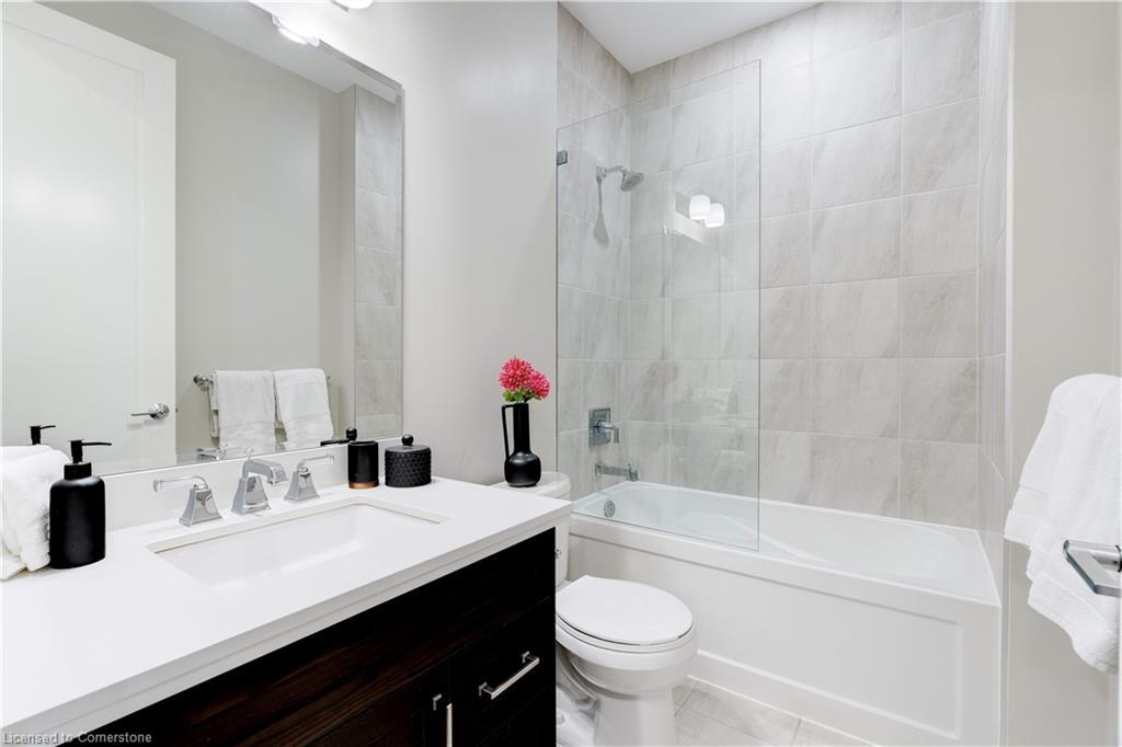 307-118 King Street E, Hamilton, ON - Indoor Photo Showing Bathroom