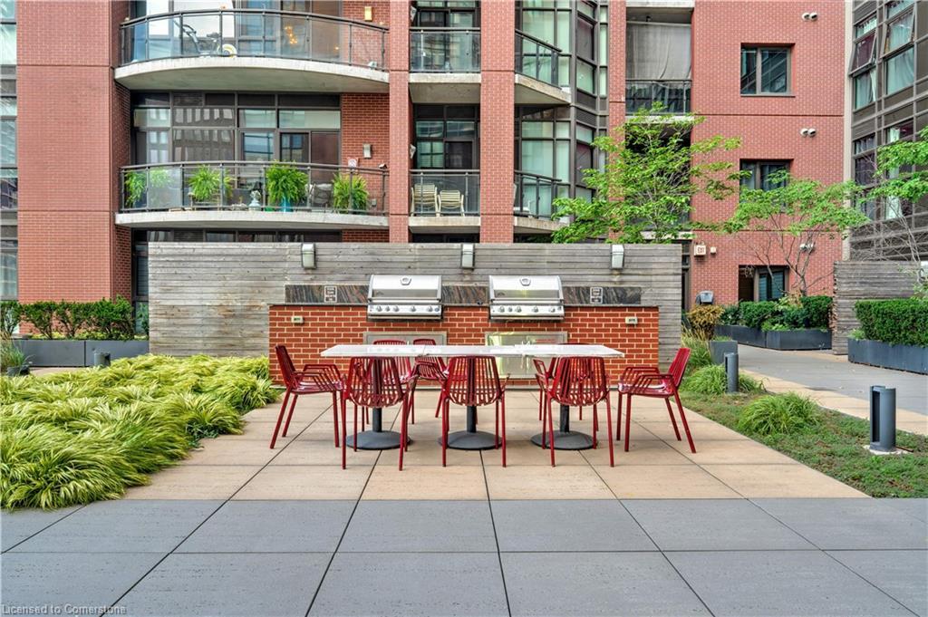 307-118 King Street E, Hamilton, ON - Outdoor