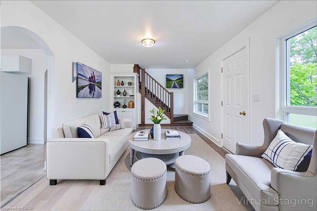 107 Saint George Street, Welland, ON - Indoor Photo Showing Living Room