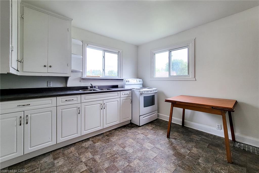 107 Saint George Street, Welland, ON - Indoor Photo Showing Kitchen With Double Sink