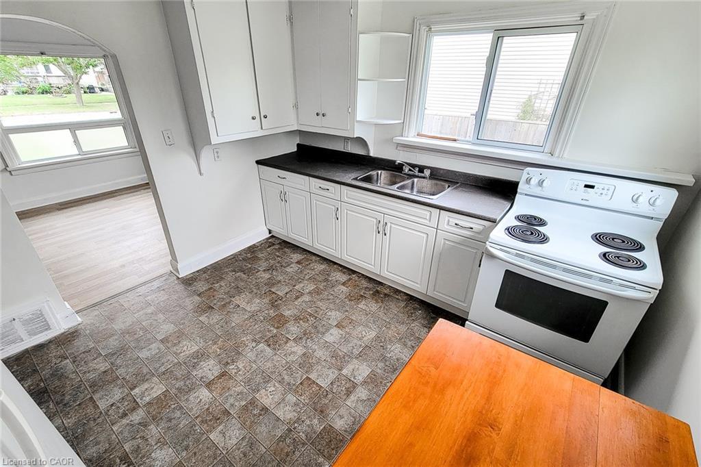 107 Saint George Street, Welland, ON - Indoor Photo Showing Kitchen With Double Sink
