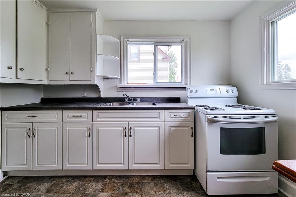107 Saint George Street, Welland, ON - Indoor Photo Showing Kitchen With Double Sink