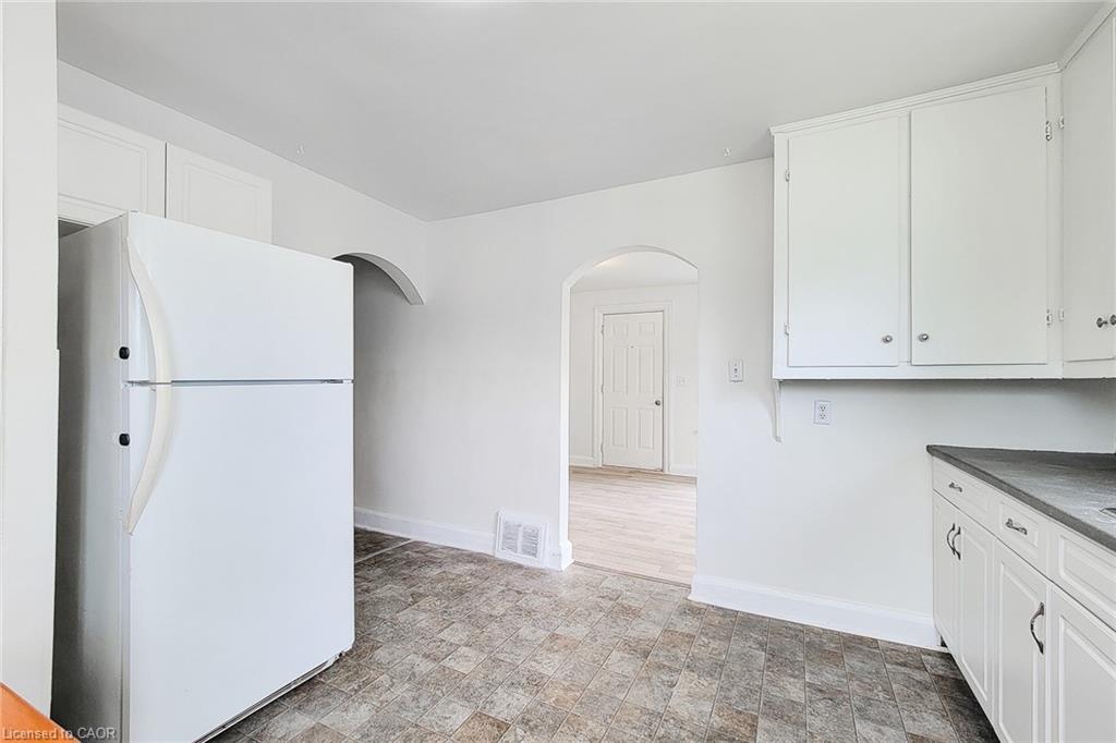 107 Saint George Street, Welland, ON - Indoor Photo Showing Kitchen