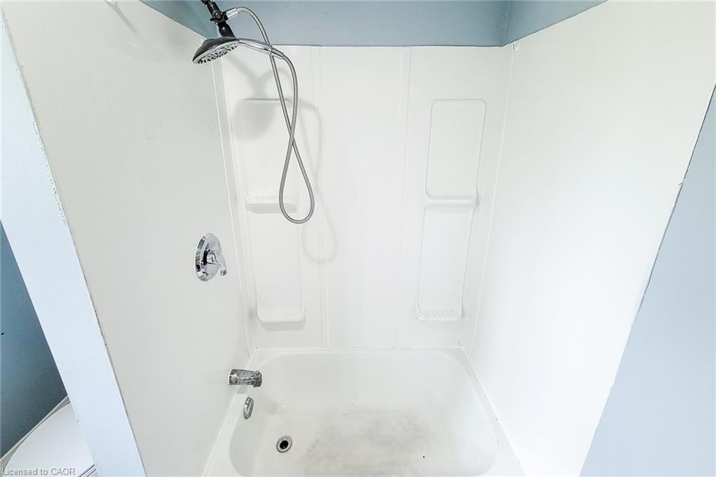 107 Saint George Street, Welland, ON - Indoor Photo Showing Bathroom