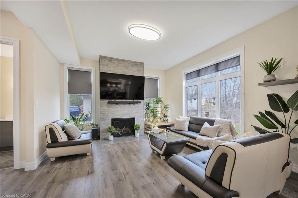 6 Dorothys Drive, Oro-Medonte, ON - Indoor Photo Showing Living Room With Fireplace