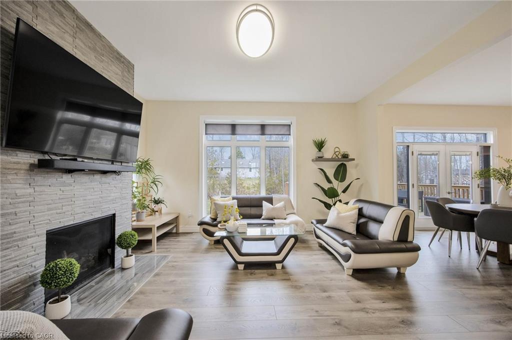 6 Dorothys Drive, Oro-Medonte, ON - Indoor Photo Showing Living Room With Fireplace