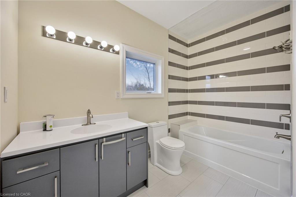 6 Dorothys Drive, Oro-Medonte, ON - Indoor Photo Showing Bathroom